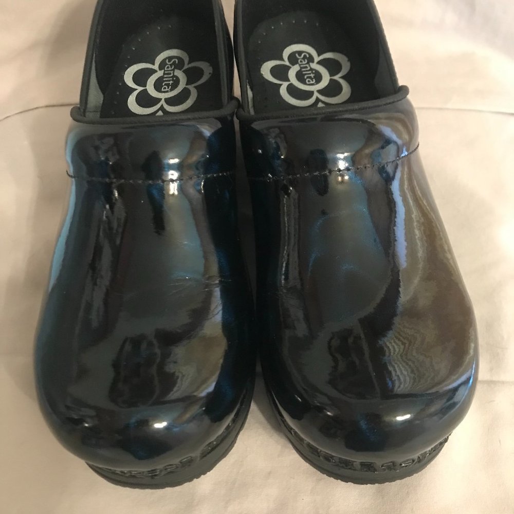 Sanita Size 37 Clogs
